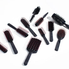 Cricket Static Free Sculpting Brush 680